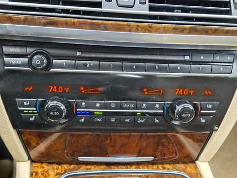 Used 2015 BMW 750i xDrive w/ M Sport Edition image 19