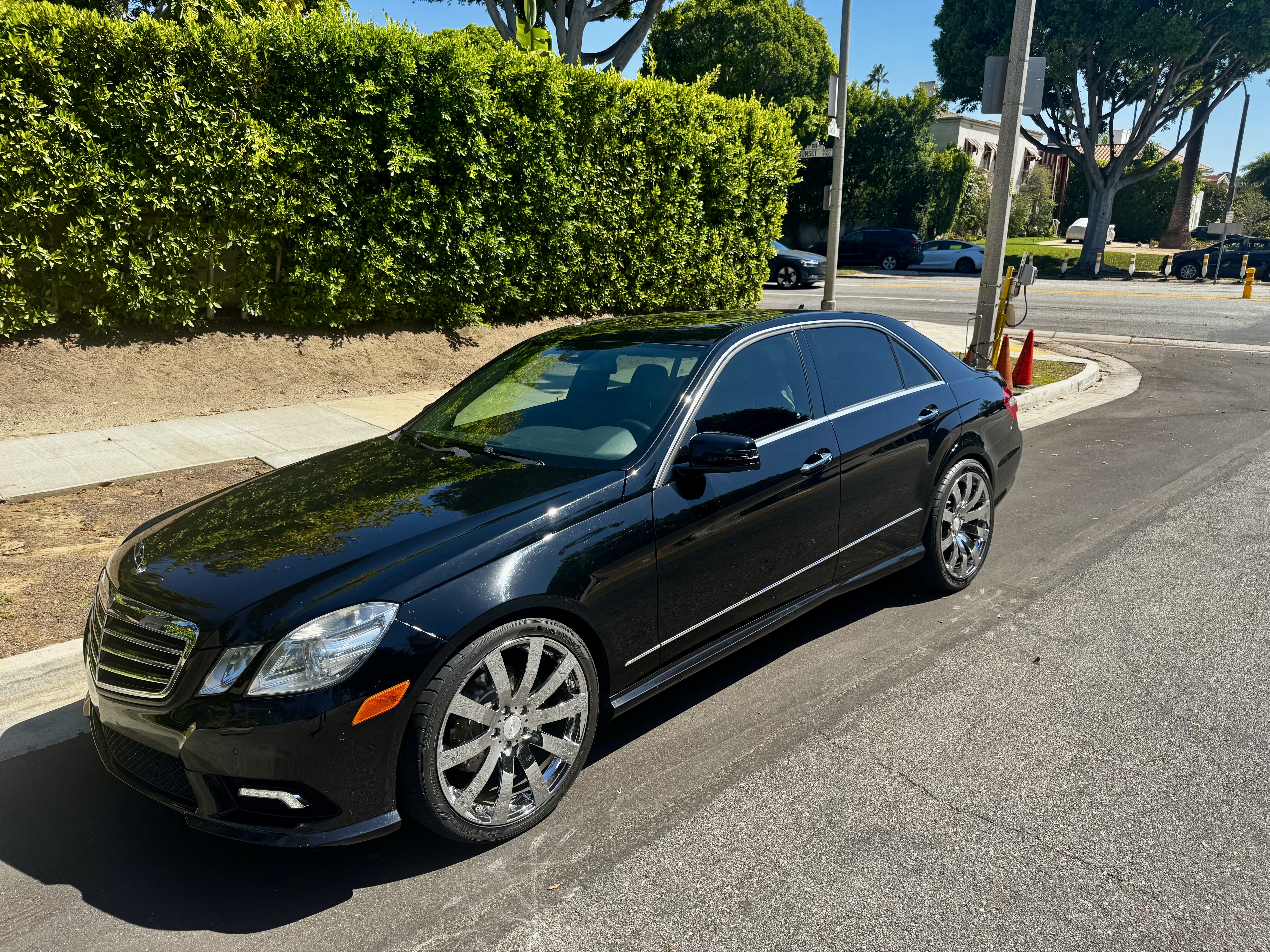 Used 2010 Mercedes-Benz E 350 Sedan image 2
