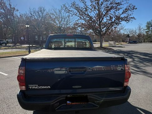 Used 2006 Toyota Tacoma Pickup 2D 6 ft image 2