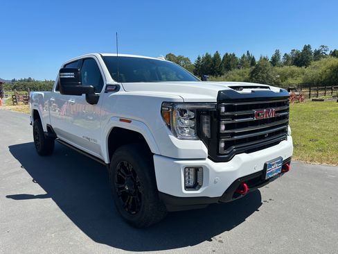 Used 2023 GMC Sierra 2500 AT4 w/ AT4 Premium Plus Package AWD/4WD image 2