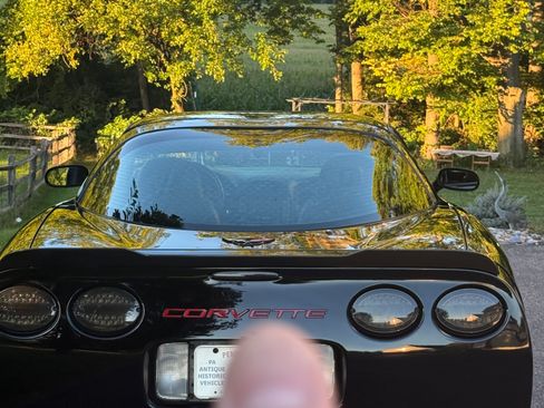 Used 1998 Chevrolet Corvette Coupe w/ Roof Pkg RWD image 6