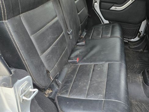 Used 2012 Jeep Wrangler Unlimited Rubicon w/ Connectivity Group image 21