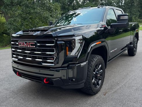 Used 2025 GMC Sierra 2500 AT4 w/ AT4 Premium Plus Package AWD/4WD image 1