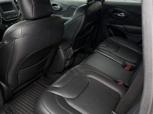 Used 2020 Jeep Cherokee Latitude Plus AWD/4WD image 2