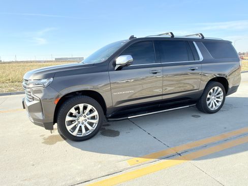Used 2021 Chevrolet Suburban Premier image 5