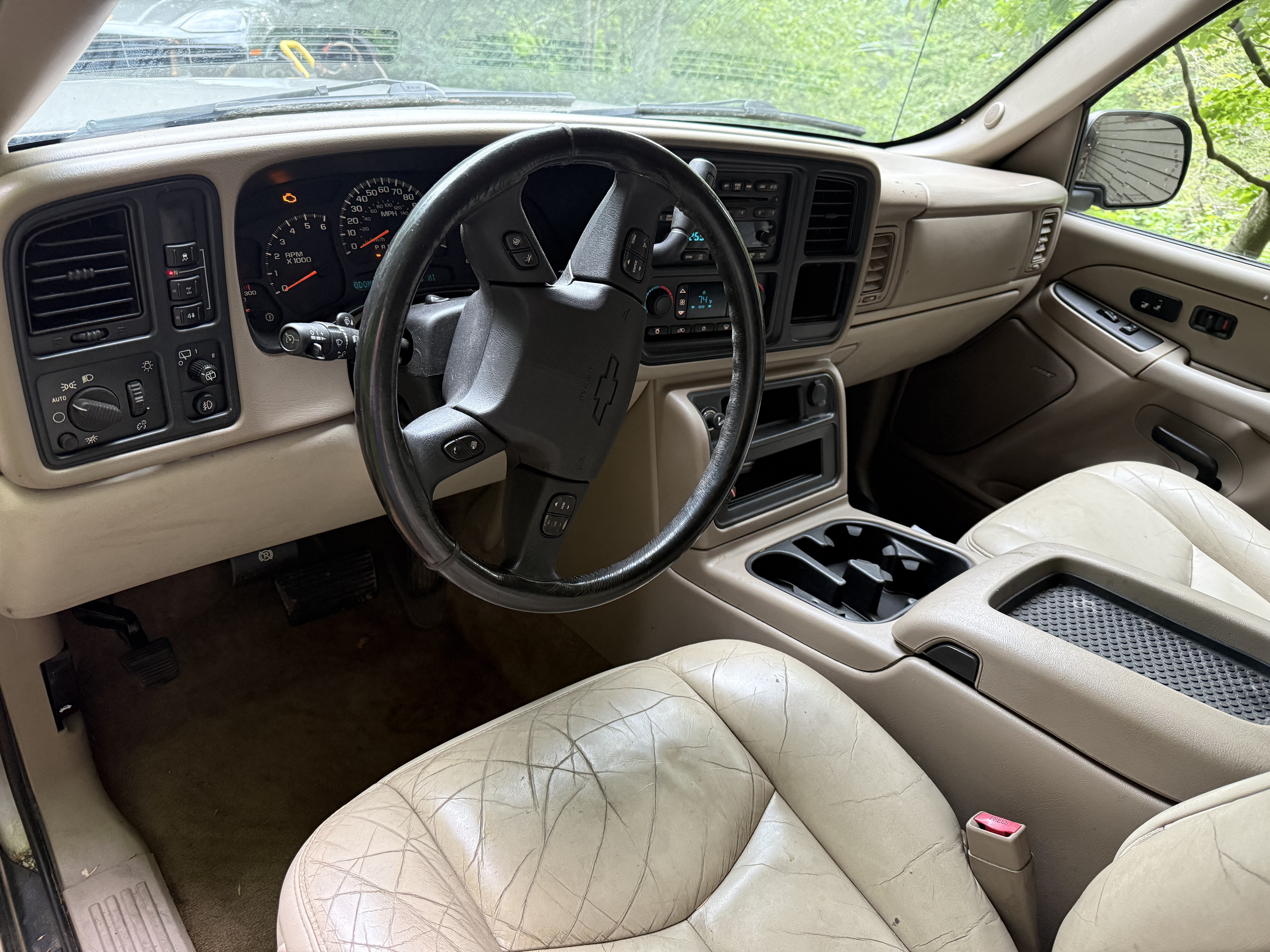 Used 2004 Chevrolet Tahoe LT w/ LT Preferred Equipment Group AWD/4WD image 5