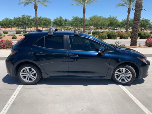 Used 2021 Toyota Corolla SE w/ Carpet Mat Package (TMS) image 2