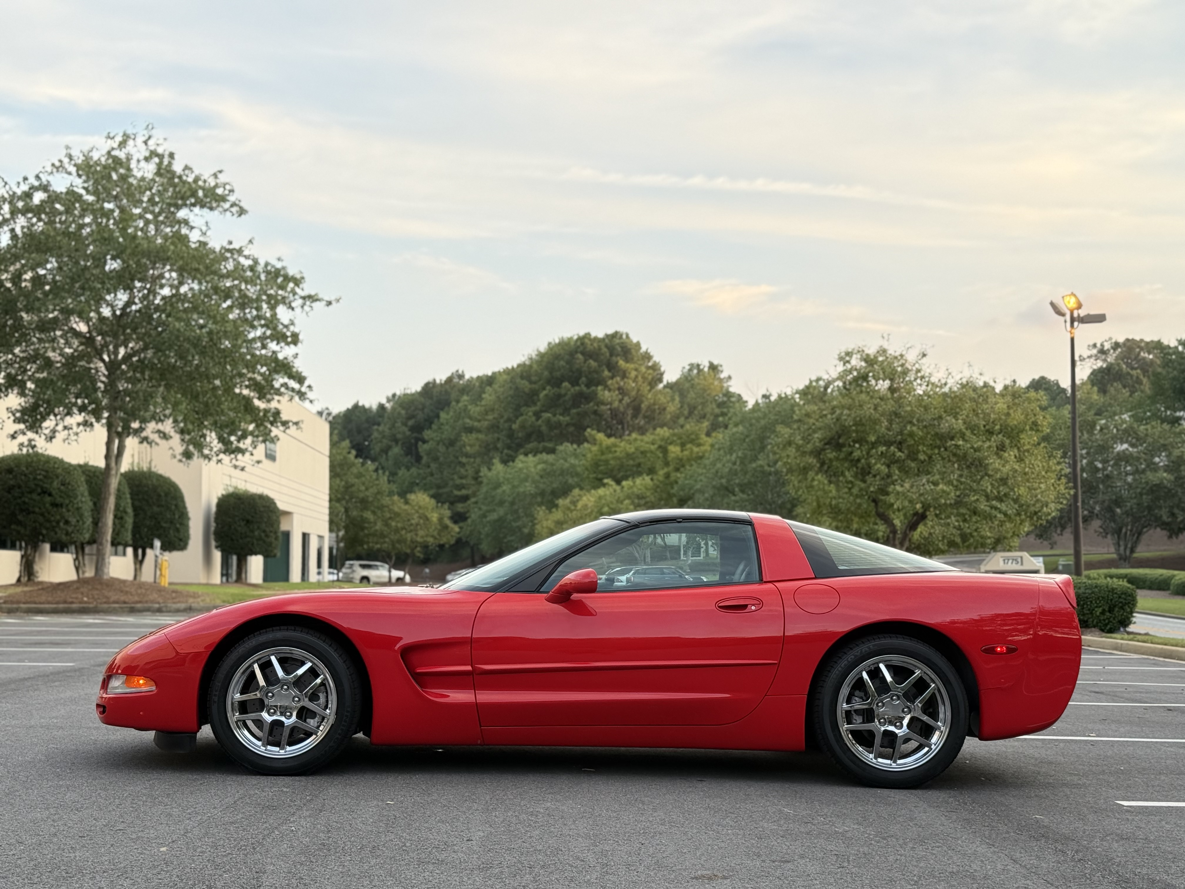 Used 2004 Chevrolet Corvette Coupe w/ Preferred Equipment Group RWD image 6