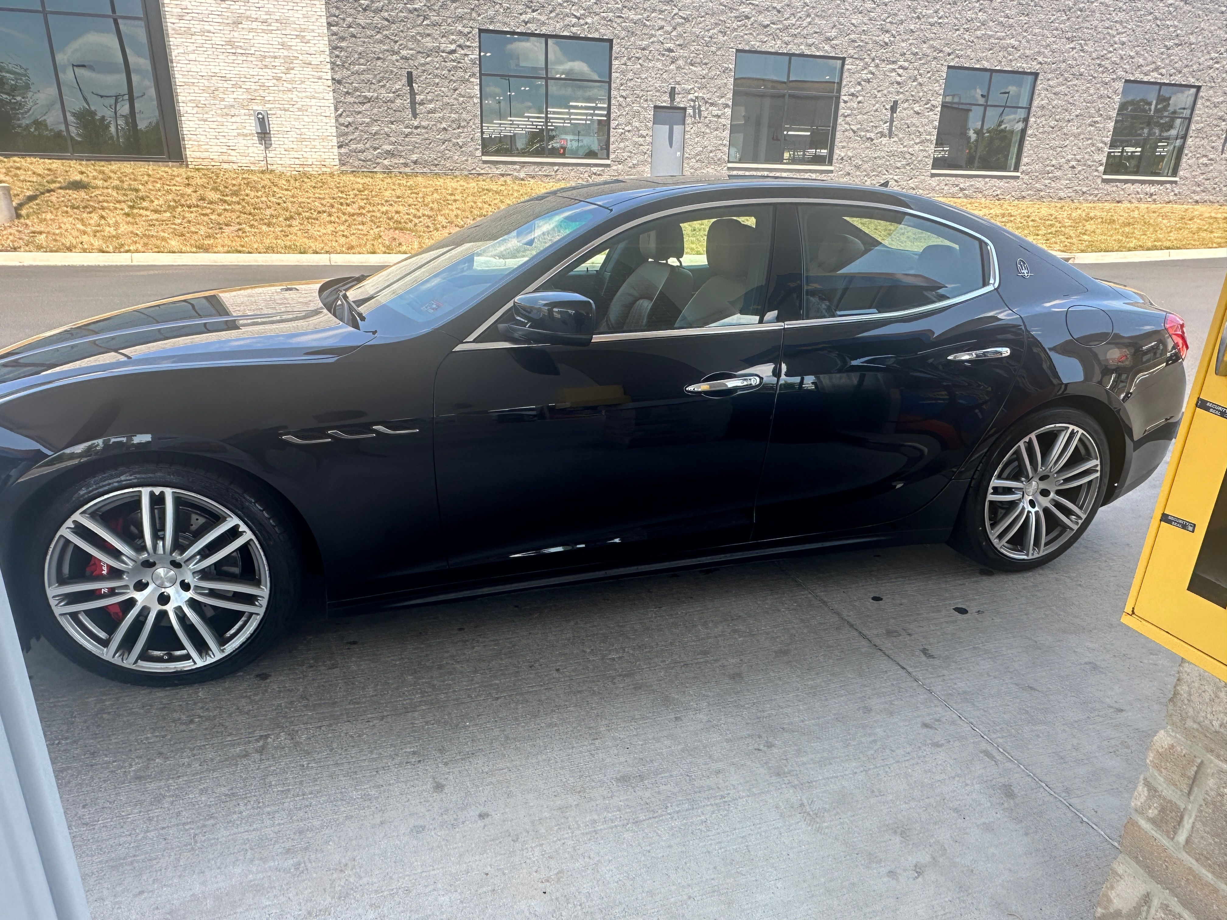 Used 2014 Maserati Ghibli S Q4 AWD/4WD image 2