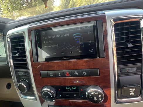 Used 2011 RAM 1500 Laramie image 9