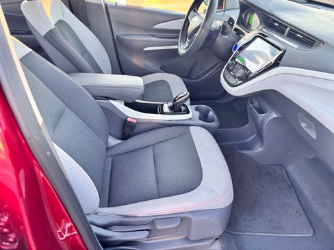 Used 2020 Chevrolet Bolt LT image 25