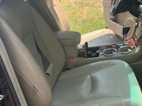 Used 2012 Toyota Highlander Limited w/ Tow Pkg AWD/4WD image 9