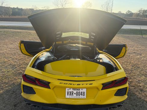 Used 2025 Chevrolet Corvette Stingray Coupe w/ 1LT image 17