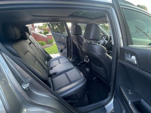 Used 2017 Kia Sportage EX w/ EX Premium Package FWD image 2