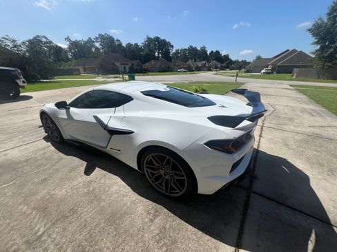 Used 2025 Chevrolet Corvette Z06 w/ Z07 Performance Package RWD image 27