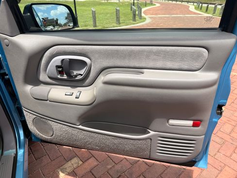 Used 1995 Chevrolet Silverado 1500 2WD Regular Cab image 9