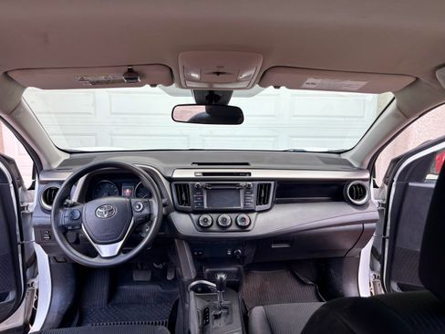 Used 2017 Toyota RAV4 LE AWD/4WD image 18