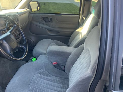 Used 2002 Chevrolet S10 Pickup LS w/ LS Preferred Equipment Group image 5