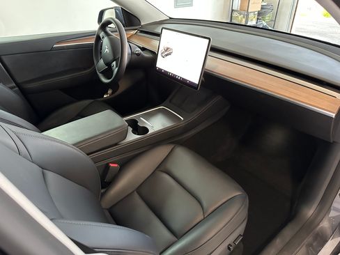 Used 2023 Tesla Model Y Long Range AWD/4WD image 12