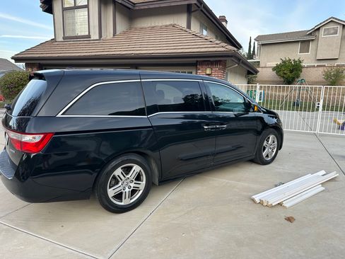 Used 2011 Honda Odyssey Touring Elite image 2