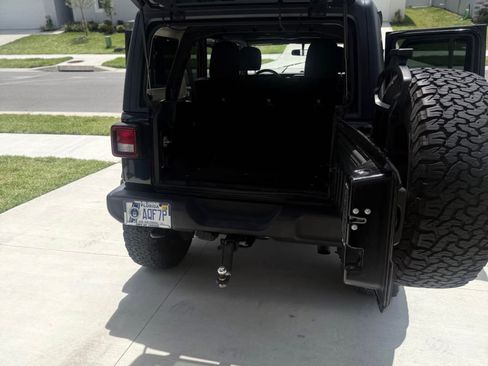 Used 2018 Jeep Wrangler Unlimited Sport S image 17