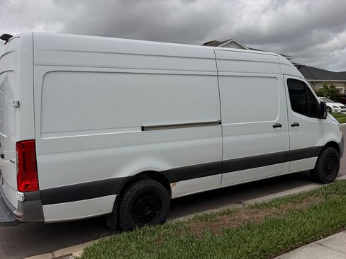 Used 2021 Mercedes-Benz Sprinter 2500 w/ Premium Package image 2