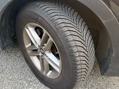 Used 2017 Hyundai Santa Fe Sport AWD/4WD image 19