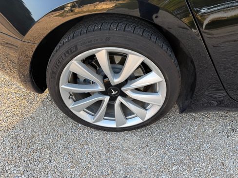 Used 2018 Tesla Model 3 Mid Range RWD image 16
