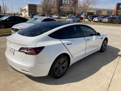 Used 2023 Tesla Model 3 Standard Range image 2