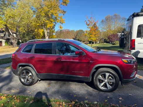 Used 2021 Jeep Cherokee Limited image 10