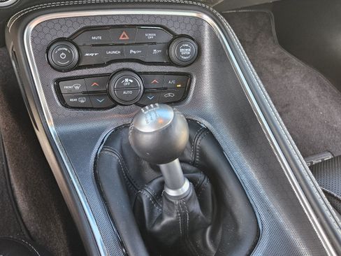 Used 2018 Dodge Challenger SRT image 13