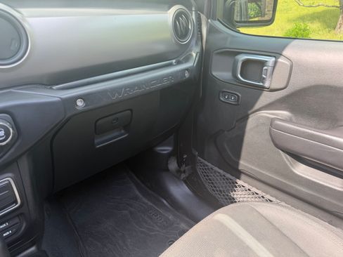 Used 2018 Jeep Wrangler Unlimited Sport S AWD/4WD image 20