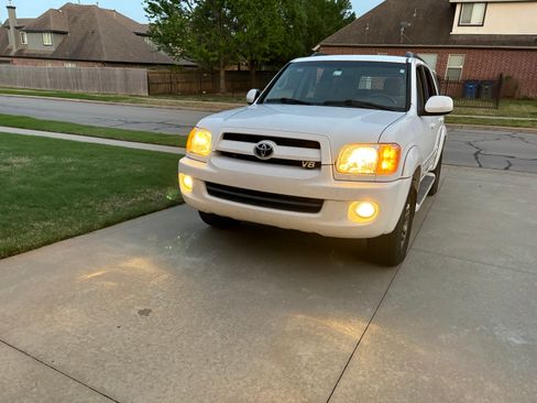 Used 2007 Toyota Sequoia SR5 image 6