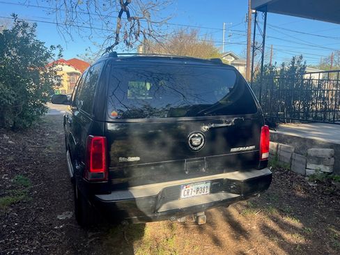 Used 2002 Cadillac Escalade Luxury image 4