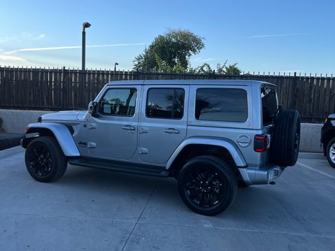 Used 2021 Jeep Wrangler Unlimited Sahara image 4