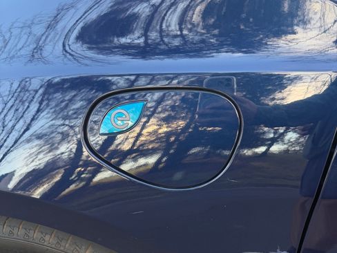 Used 2017 Chrysler Pacifica Touring Plus image 2