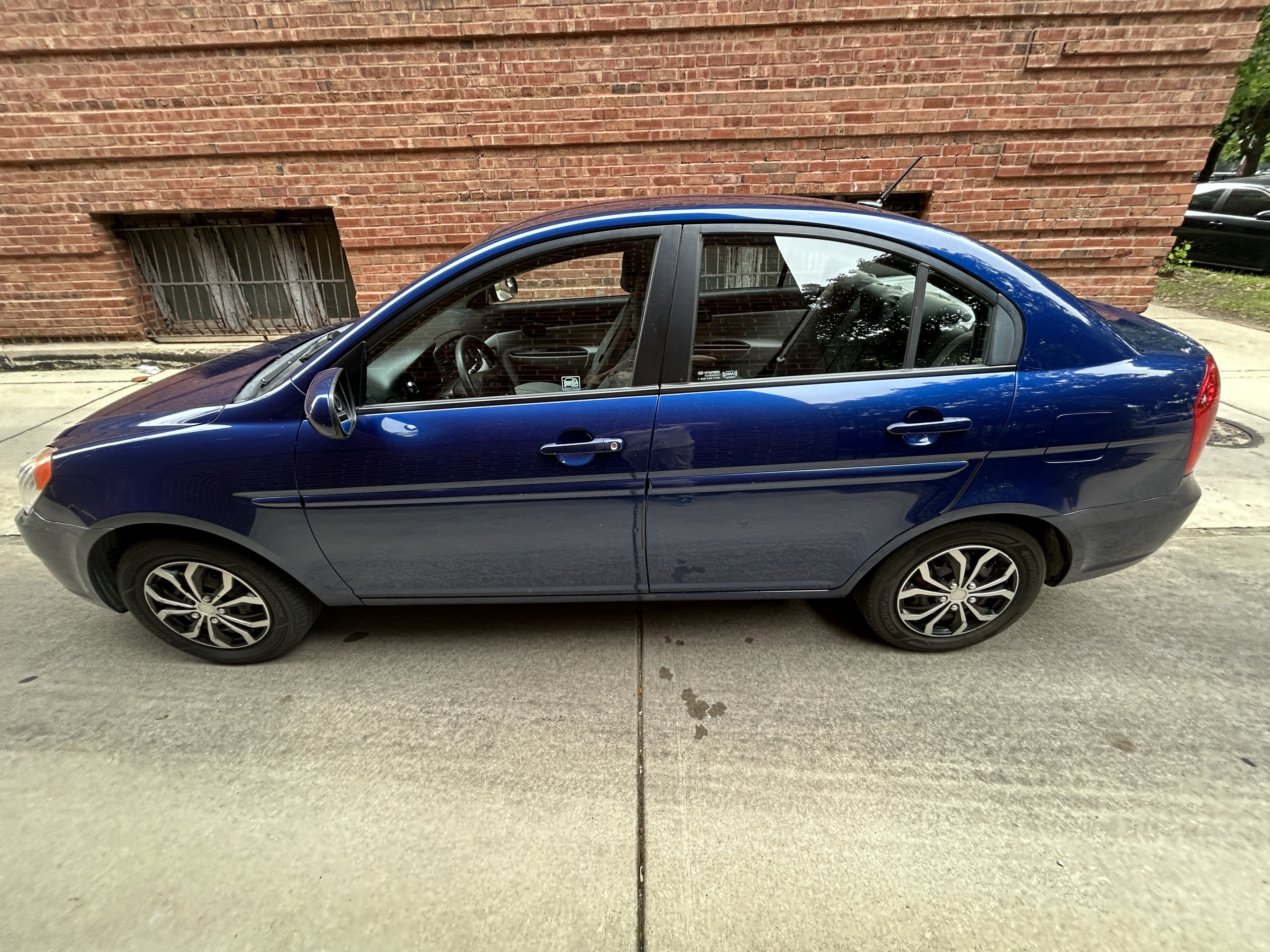 Used 2011 Hyundai Accent GLS w/ Premium Pkg 4 FWD image 4