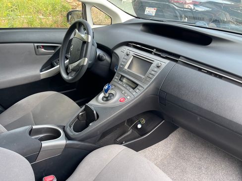 Used 2015 Toyota Prius Four image 6