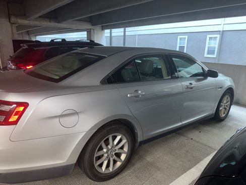 Used 2013 Ford Taurus SE FWD image 1