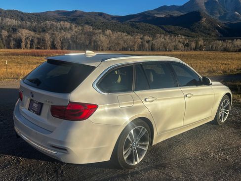 Used 2018 BMW 330i xDrive Wagon w/ Premium Package image 5