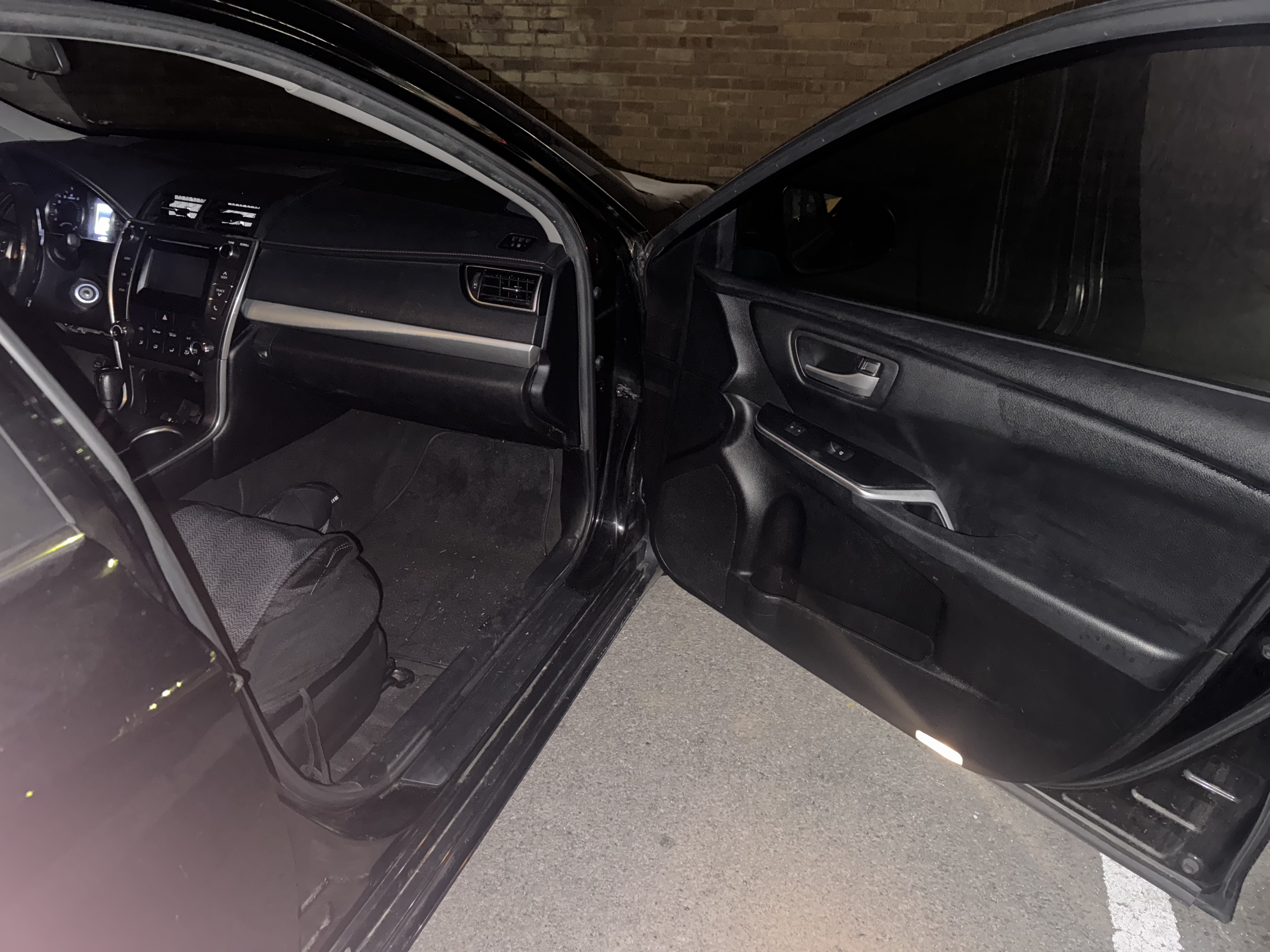 Used 2015 Toyota Camry SE FWD image 8