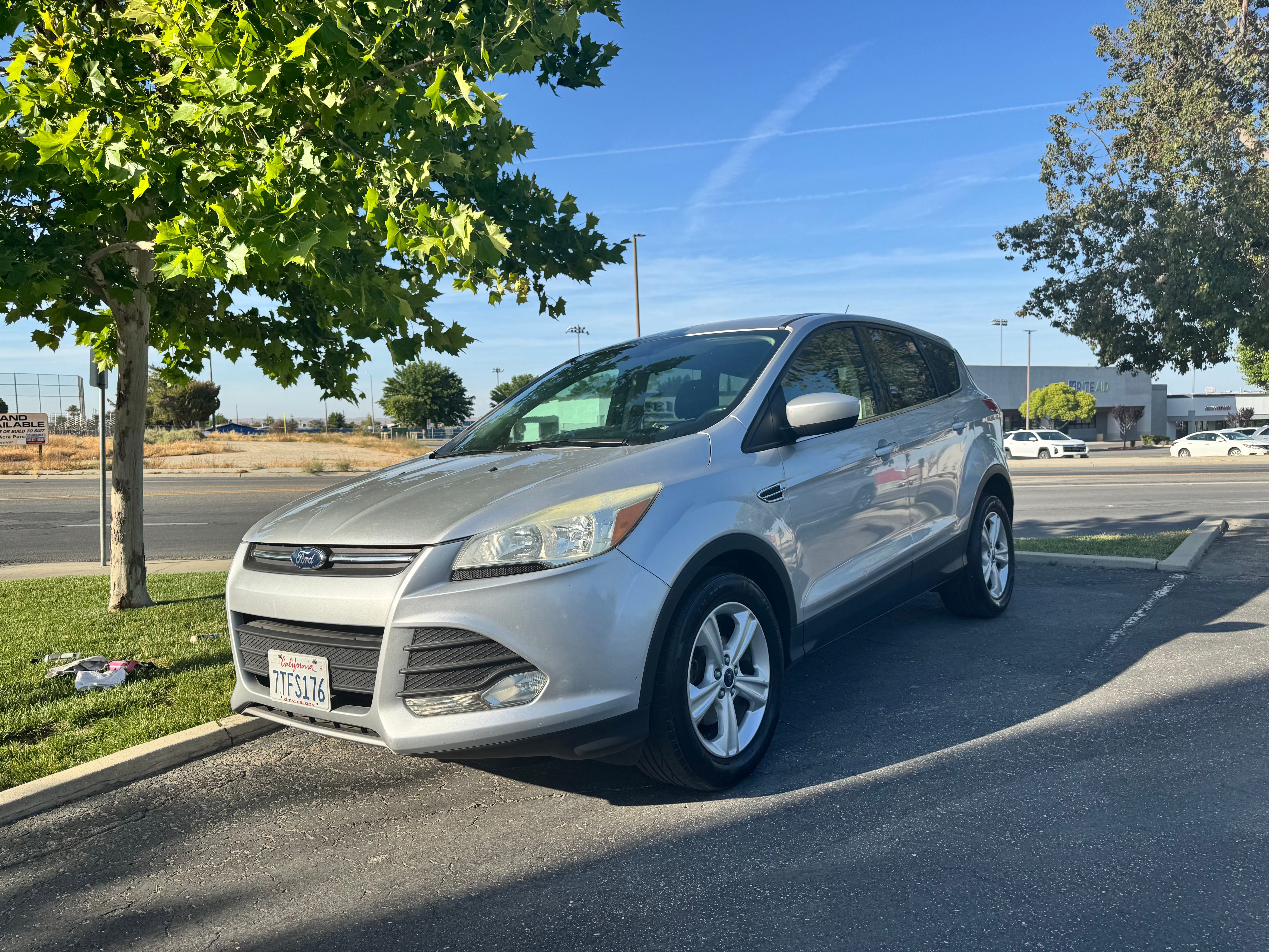 Used 2016 Ford Escape SE FWD image 1