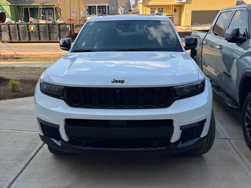 Used 2025 Jeep Grand Cherokee L Limited w/ Luxury Tech Group II image 1