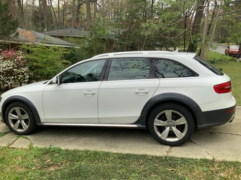 Used 2013 Audi A4 Premium w/ Convenience Pkg image 2