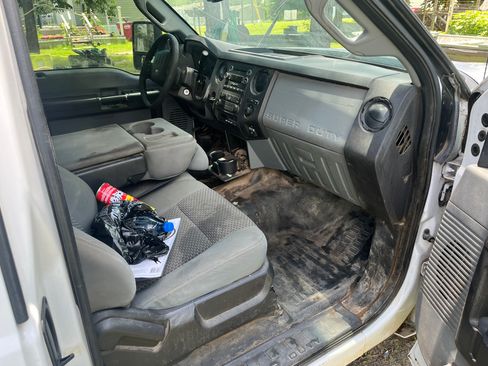 Used 2015 Ford F250 XL w/ Power Equipment Group RWD image 4