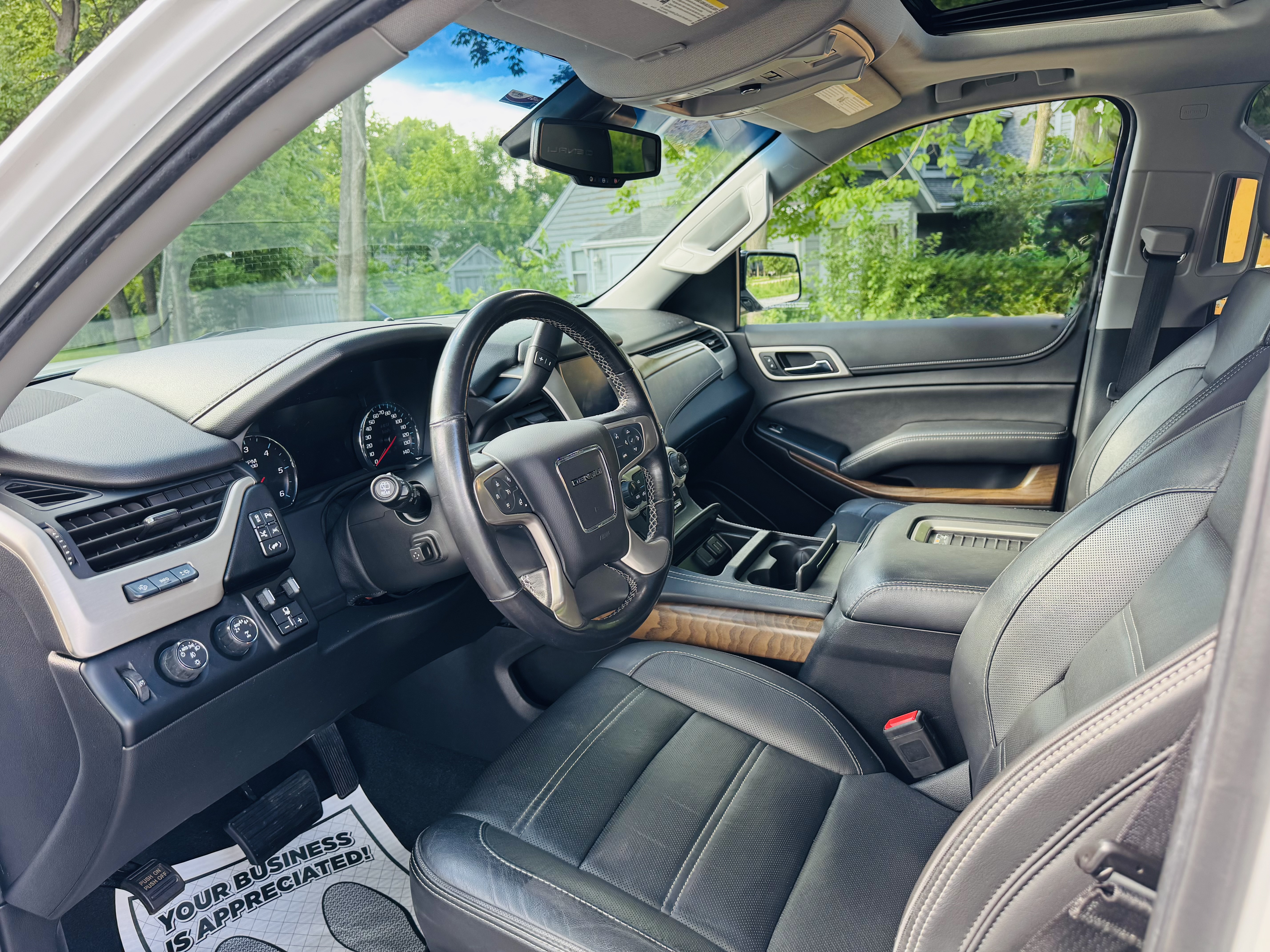 Used 2020 GMC Yukon Denali w/ Denali Ultimate Package AWD/4WD image 9