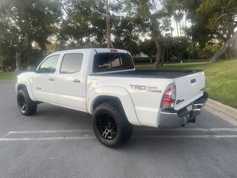 Used 2015 Toyota Tacoma PreRunner w/ TRD Off-Road Package image 12
