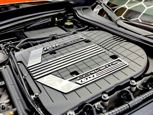 Used 2015 Chevrolet Corvette Z06 w/ 3LZ Preferred Equipment Group RWD image 11