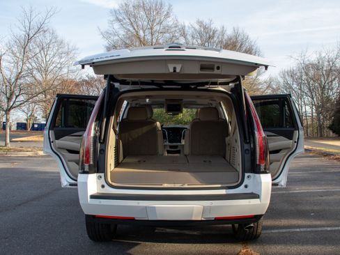 Used 2020 Cadillac Escalade Luxury image 22