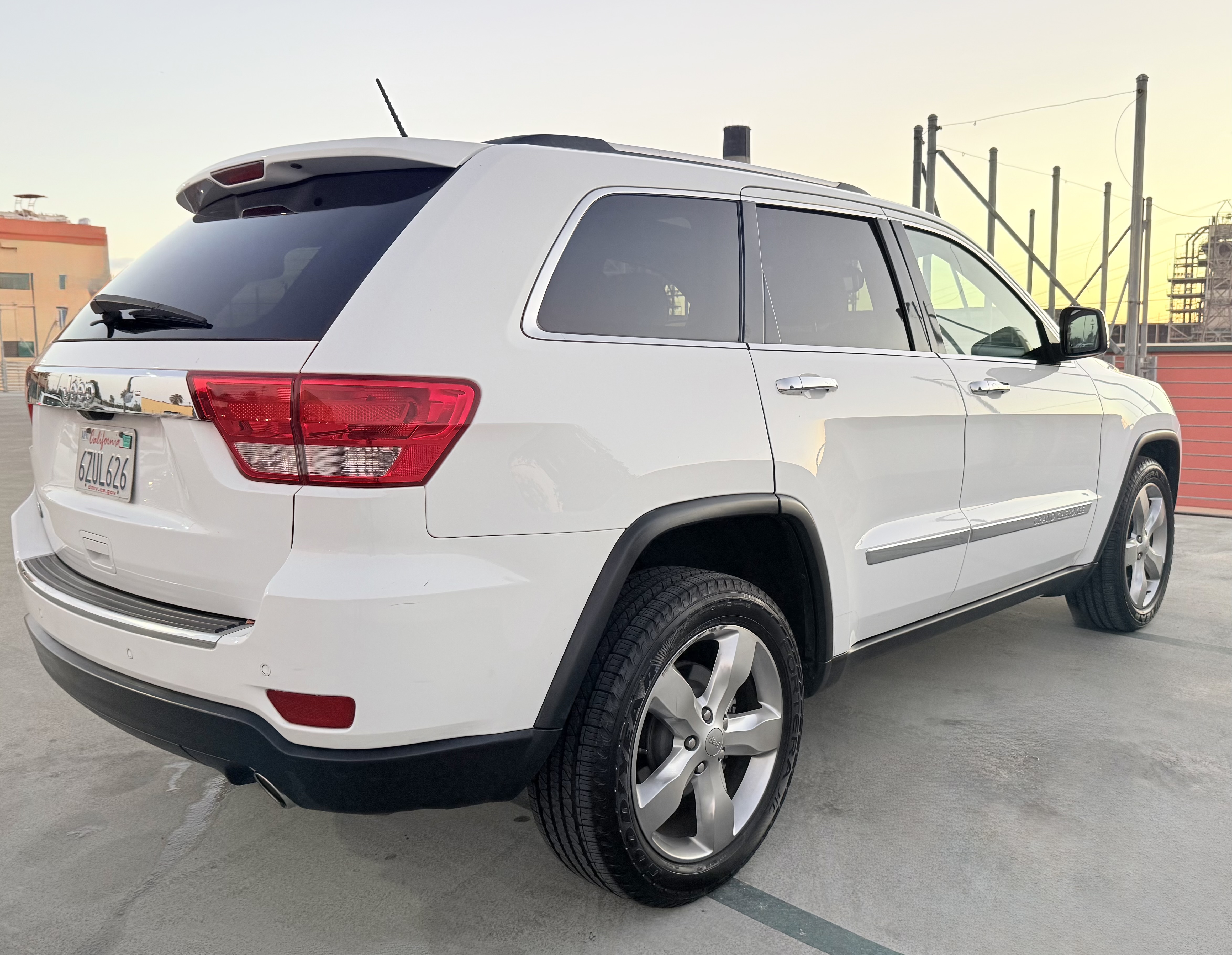 Used 2013 Jeep Grand Cherokee Overland w/ Advance Technology Group RWD image 6